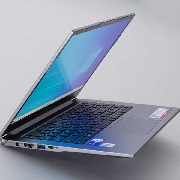 ASCII.jp：Tiger Lake／Iris Xe搭載で汎用性は抜群、1kg以下でモバイル