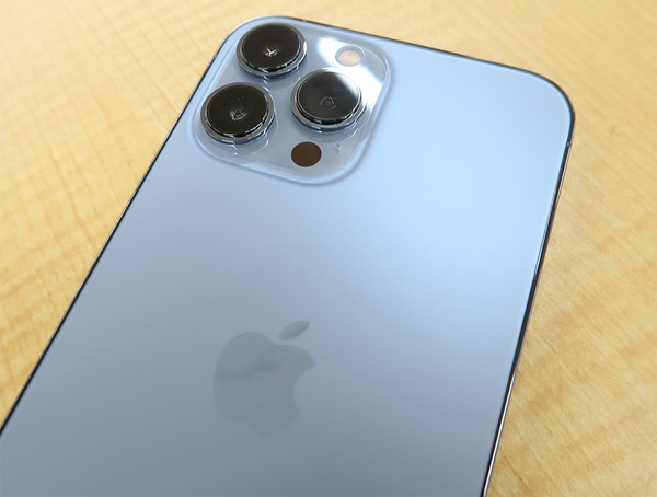 2021年の新色、iPhone 13のシエラブルーとピンクを実機でチェック