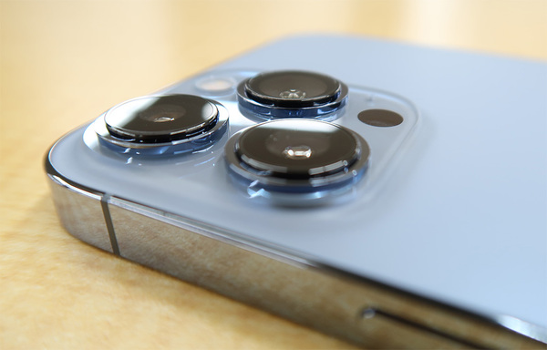 2021年の新色、iPhone 13のシエラブルーとピンクを実機でチェック