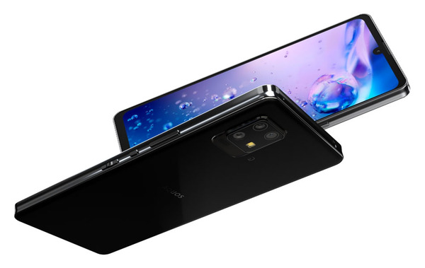 ASCII.jp：シャープこだわりの超軽量モデル再び！ 146gでミリ波対応の