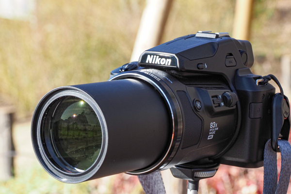 ASCII.jp：83倍ズームカメラ「ニコン COOLPIX P950」は猫認識機能も