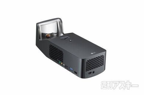 狭い部屋でも100インチ！超短焦点プロジェクター『PF1000UG』がスゴイ