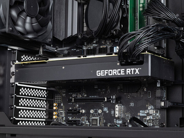 ASCII.jp：240Hz貼り付きや4K、実況配信も！ ゲームプレイなら何の心配