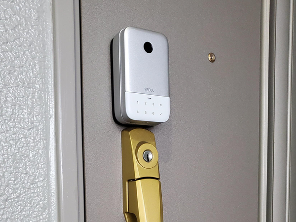 ASCII.jp：植木鉢に隠すより安心そうな「K1スマートロックボックス」を