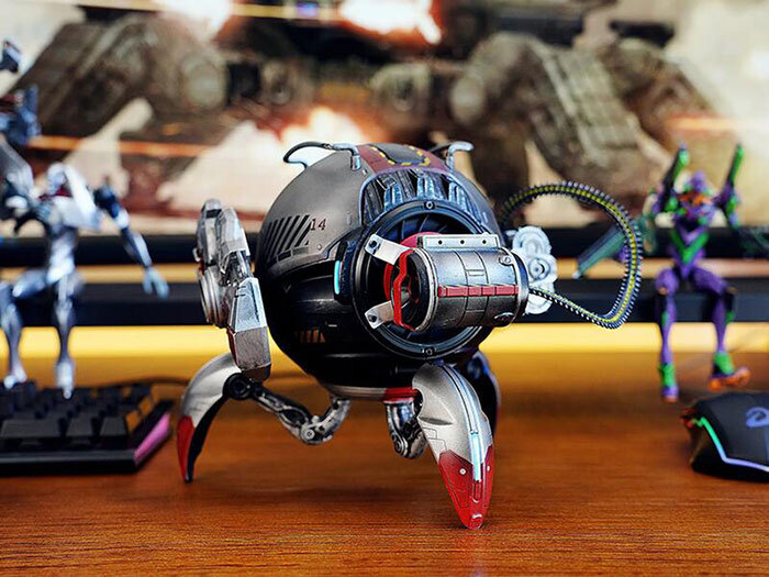 戦闘メカのような未来的デザインの球体型ワイヤレススピーカー