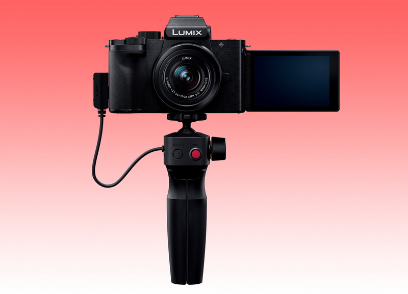 パナソニックが8万円台で買える超小型ミラーレスカメラ「LUMIX G100D