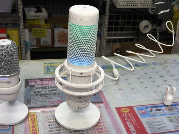 ASCII.jp：HyperXのRGB発光機能搭載コンデンサーマイクに白色モデルが登場