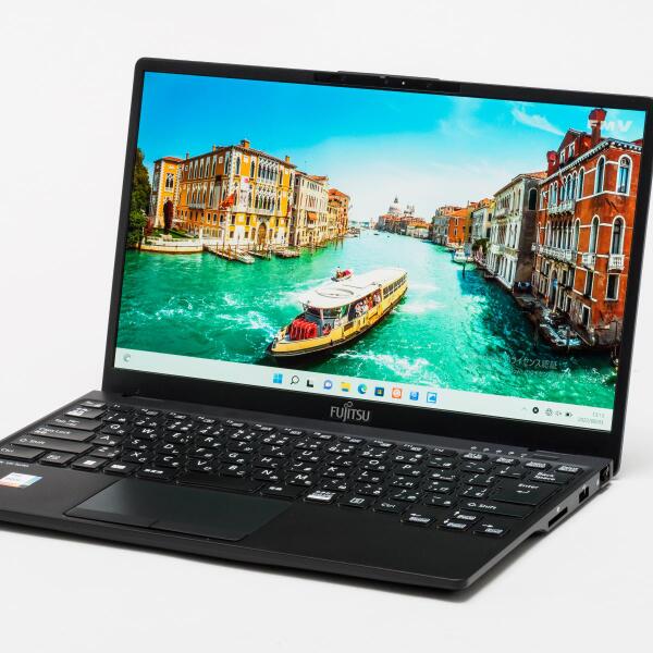 ASCII.jp：約634gという軽さに驚き！ 第12世代Coreを搭載する富士通の