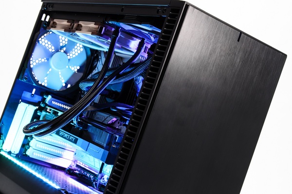 ASCII.jp：Ryzen 9 7950X＆RTX 3080 Tiのダブル水冷PCはファン11基でも