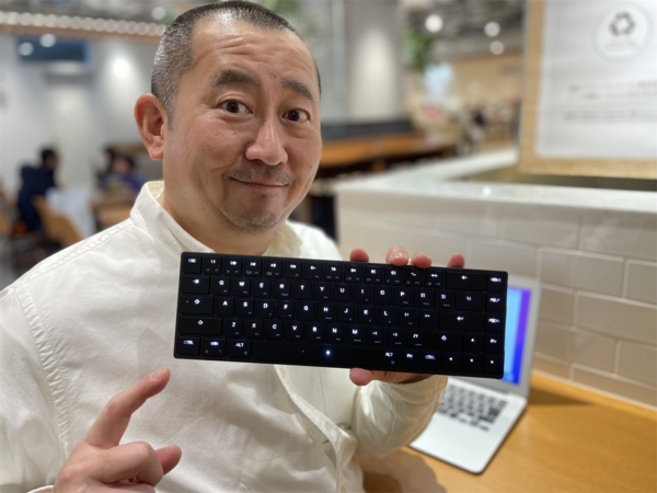 ASCII.jp：例の極薄65％メカニカルキーボードがBT化して完全体に