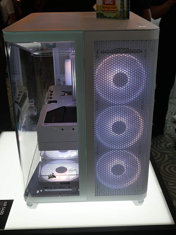 デュアルではなく“トリプル”チャンバーのピラーレスケース、CORSAIR新
