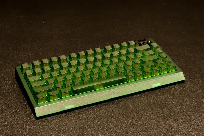 あの人気ゲーミングキーボードに新色が出た！「Razer BlackWidow V4 75