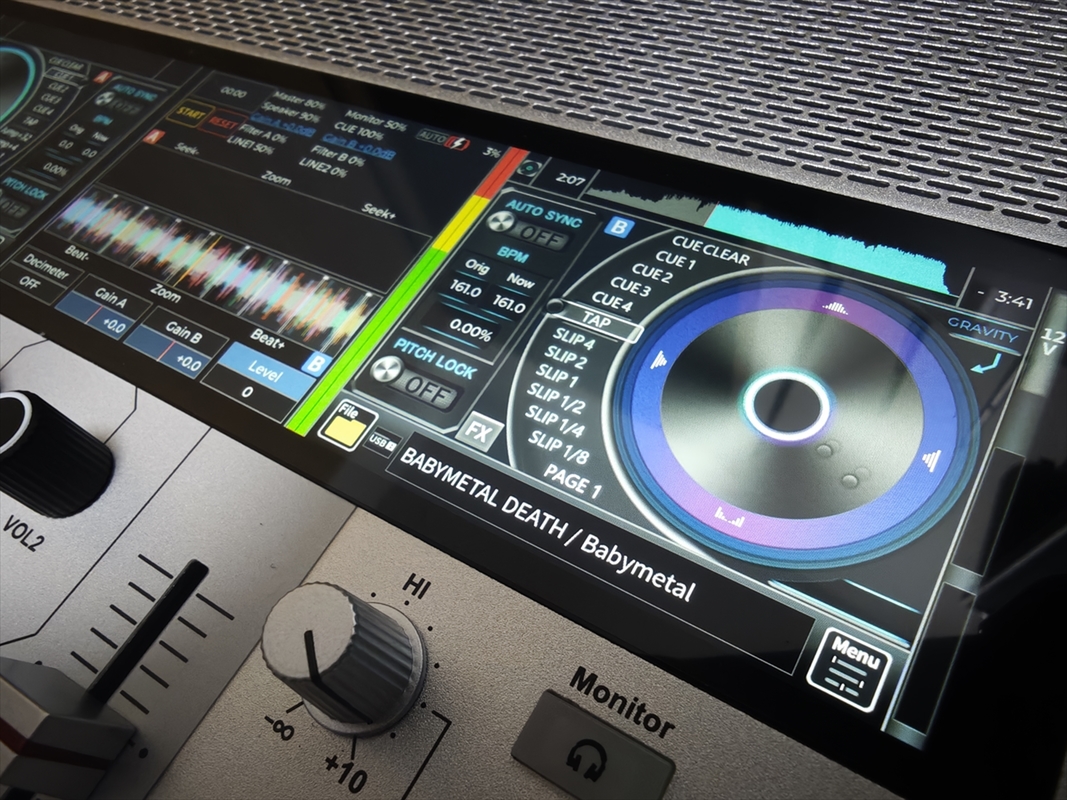 バッテリー＆スピーカー内蔵でこれ1台でどこでもDJ！ こだわり抜かれた