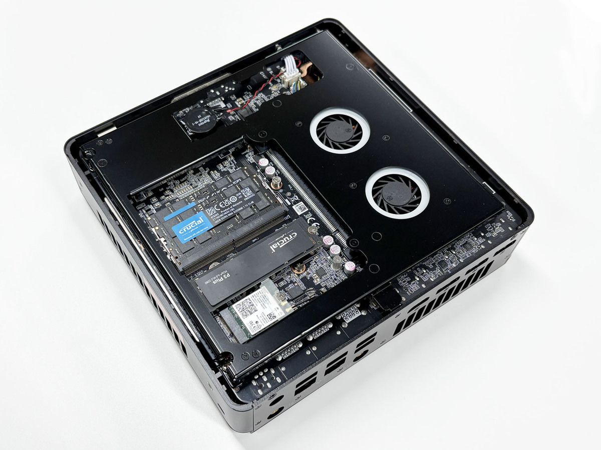 GeForce RTX 5060 Tiを搭載した小型ゲーミングPCの究極形！ 壁掛けも