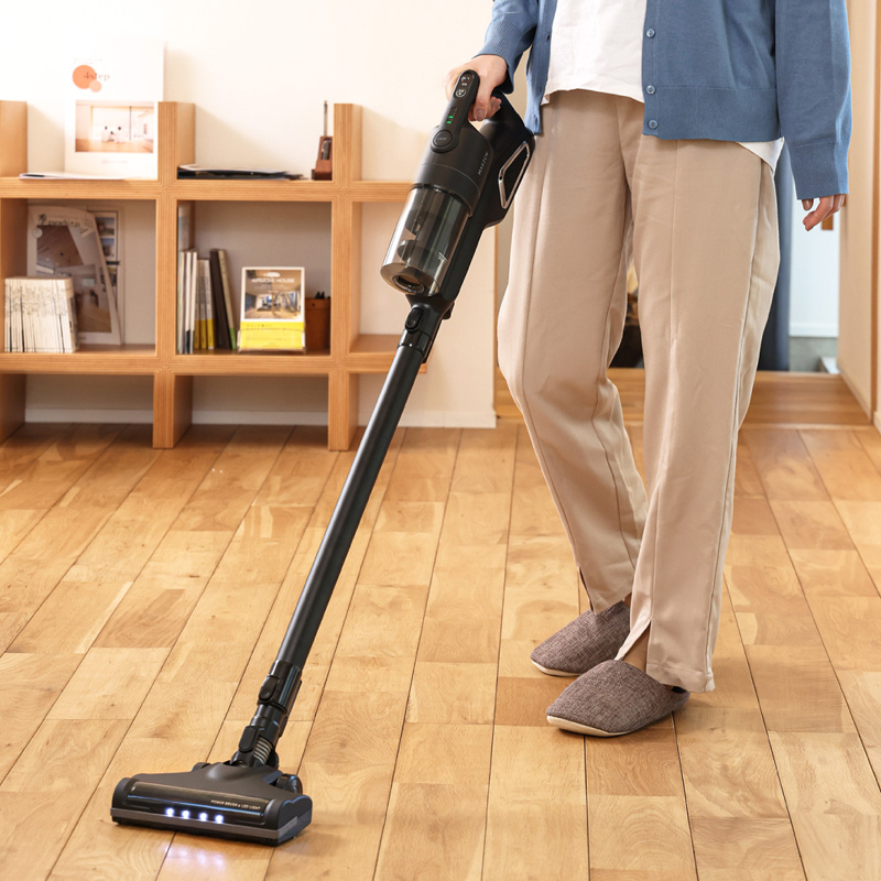 スティック／ハンディーの2WAYで使える軽量コードレス掃除機 - 週刊