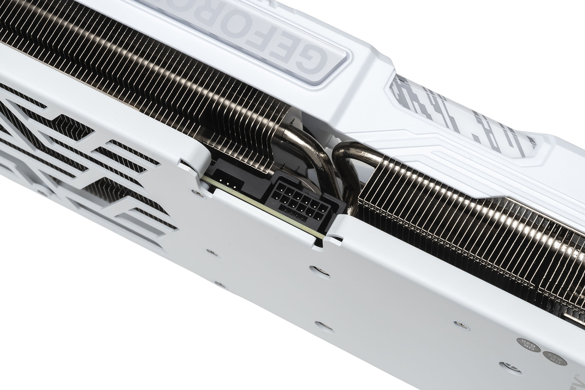真っ白ボディとLEDを装備したPalit「GeForce RTX 4070 Ti SUPER