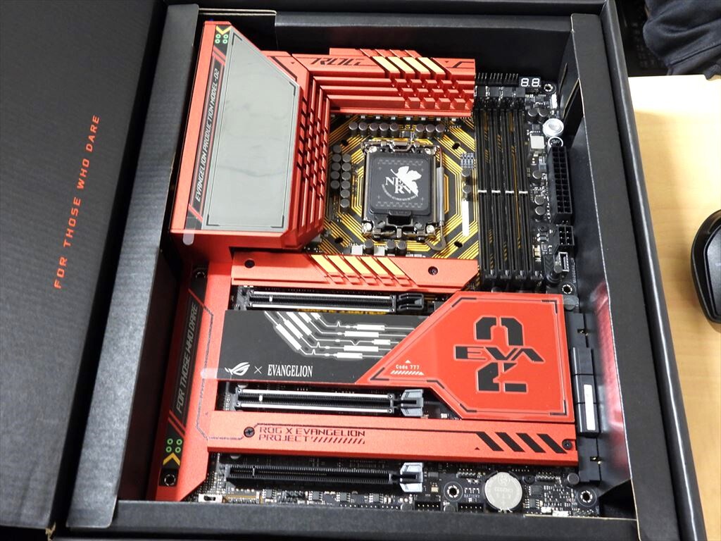 アスカ、いっきまーす！」エヴァ2号機仕様の限定マザーがようやく入荷