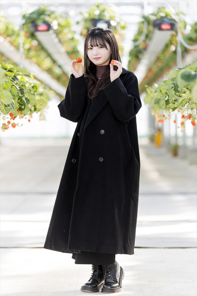 ニアジョイ・市原愛弓と山野愛月が常磐道を通って茨城の空中イチゴ狩り