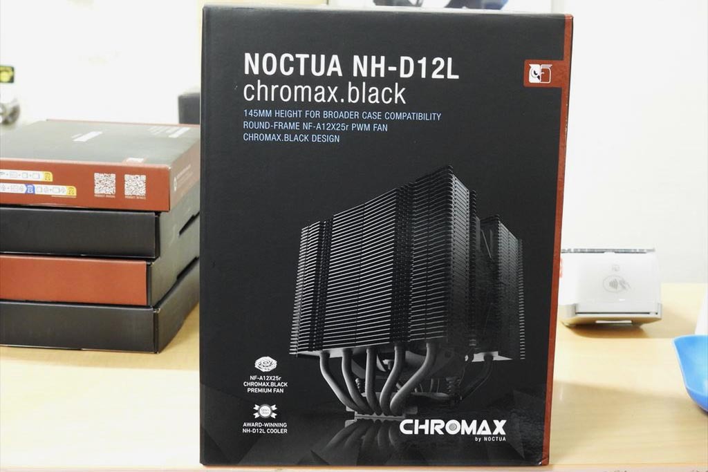 ASCII.jp：すべて黒色で統一されたハイエンド空冷CPUクーラーがNoctua
