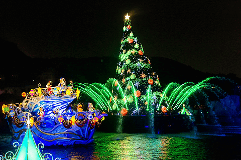 東京ディズニーシー、イルミネーションとエンターテイメントショーで