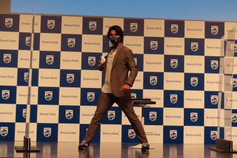 フィリップス、サッカー日本代表の「ブリーズマスク」5000個限定で発売