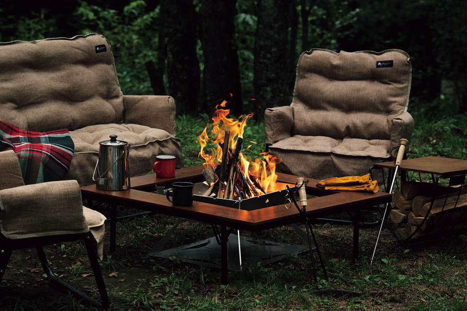 ロゴス、リビングのように過ごせるアウトドア用2人掛けソファ