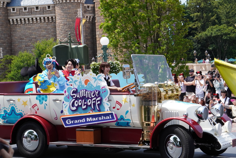 Mrs. GREEN APPLEがパレードルートに来た！ ディズニー夏イベコラボ