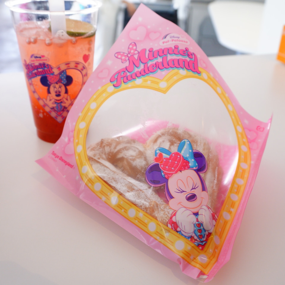 ミニーのファンダーランド」スーベニア付きメニューを大人買い