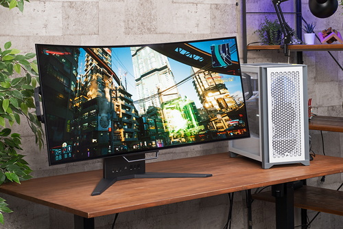 変態か、最強か。45型OLEDで平面～湾曲の変形機構を搭載するCORSAIR