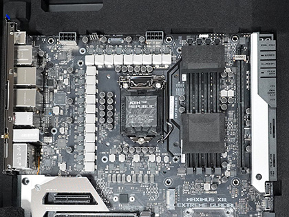 本格水冷対応のZ590マザー「ROG Maximus XIII Extreme Glacial」がASUS