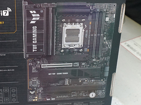 ASUSのRyzen 9000マザー「TUF GAMING X870E-PLUS WIFI7」が発売