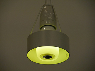 ソニー、カラー点灯や2台連携も可能な新LED電球Bluetoothスピーカー