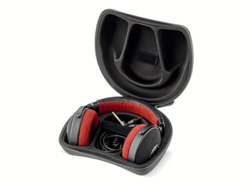 Focal初のプロ向けモニターヘッドフォン「CLEAR PRO」。開放型で