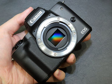 キヤノン、4K動画も撮れるKiss初のミラーレス「EOS Kiss M」 - AV Watch