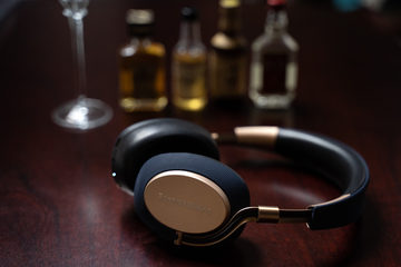レビュー】実は貴重な“大人向けBluetoothヘッドフォン”、B&W「PX」を