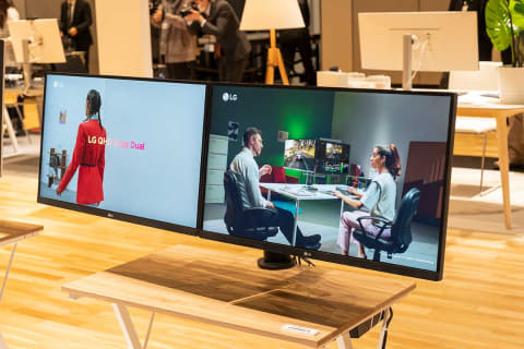 LG、”横2画面”と”縦2画面”レイアウト自由なモニタ。吊り下げ式も - AV