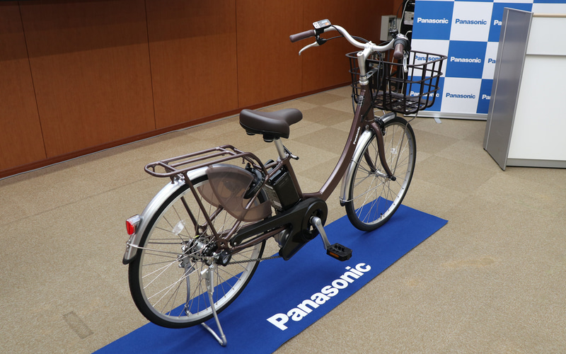 パナソニック、20kgを切る“業界最軽量”の新型電動アシスト自転車「ビビ