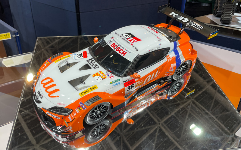 タミヤ、SUPER GT 2021チャンピオンを獲得した36号車「au TOM'S GR