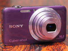 ソニー、タッチパネル採用の5倍ズーム機「サイバーショットDSC-WX30