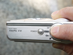 オールドデジカメの凱旋：富士フイルムFinePix F10（2005年
