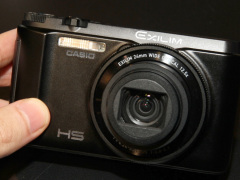 カシオ、EXILIMフラッグシップ「EX-ZR1000」の国内発表会 - デジカメ