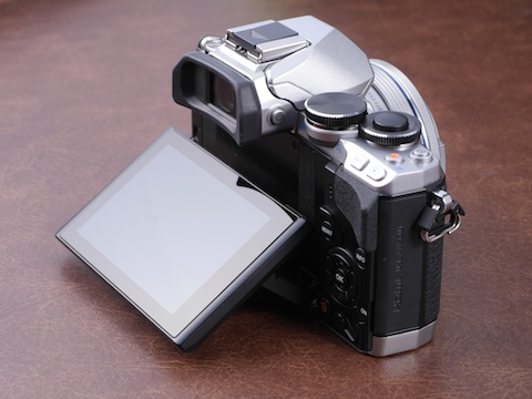 特別企画：旅×カメラ：OLYMPUS OM-D E-M10 - デジカメ Watch Watch