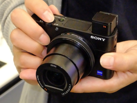 ソニー、像面位相差AF対応の1型コンパクト「RX100 V」 - デジカメ Watch