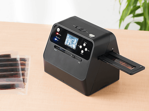 サンワサプライ、プリントも読み取れるフィルムスキャナー - デジカメ