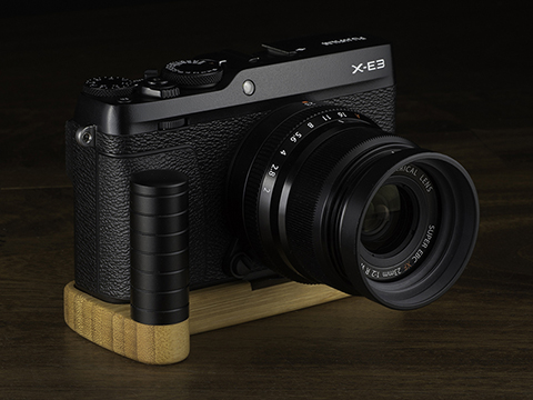 FUJIFILM X-E3専用のグリップ付きカメラベース - デジカメ Watch