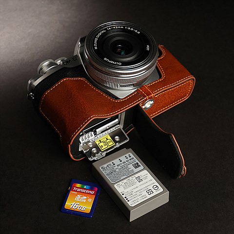 OLYMPUS OM-D E-M10 Mark III用のレザーケース - デジカメ Watch