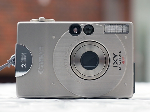 オールドデジカメの凱旋：キヤノンIXY DIGITAL（2000年発売