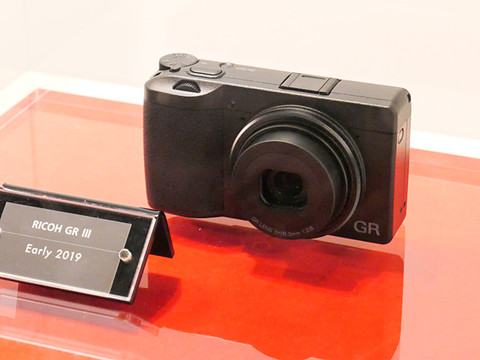 触ってきました「RICOH GR III」 - デジカメ Watch