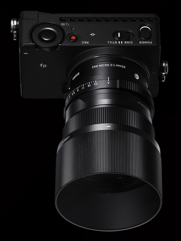 シグマ、金属素材で操作感にもこだわった「65mm F2 DG DN | C