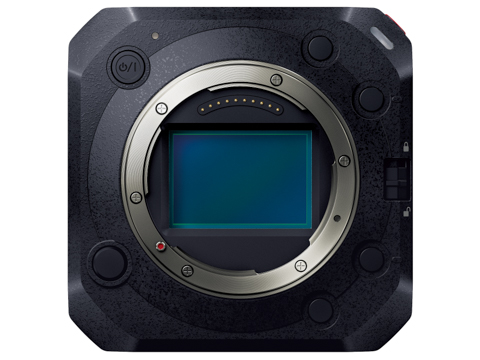 パナソニック、大きさそのままフルサイズ機になったボックス型カメラ